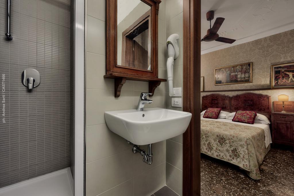 Hotel Galleria Венеция Екстериор снимка