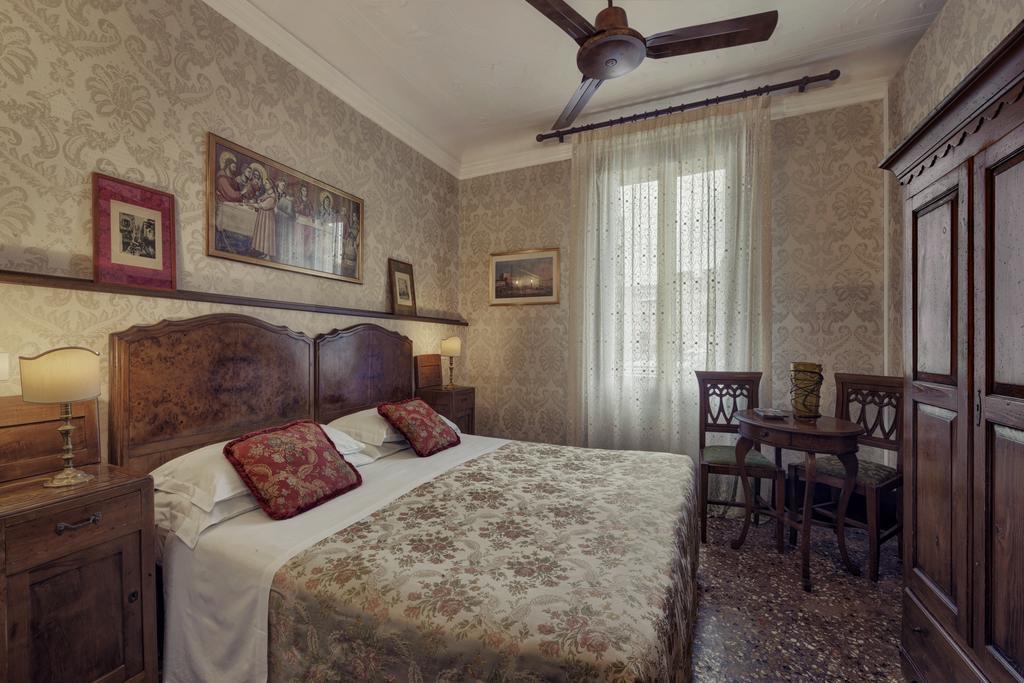 Hotel Galleria Венеция Екстериор снимка