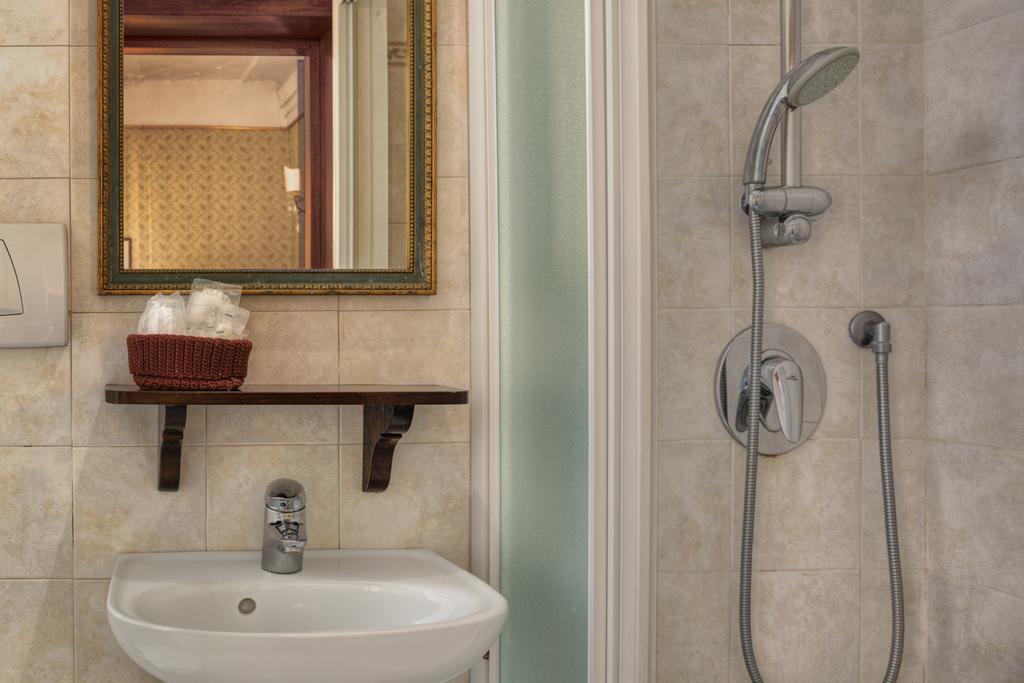 Hotel Galleria Венеция Екстериор снимка